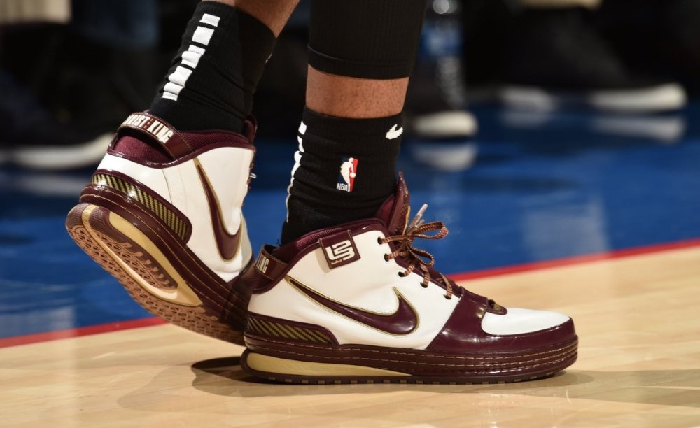 吉尔摩社媒晒照：手术成功，康复之路开始（吉尔摩社媒晒术后照：手术顺利，开启康复之旅）