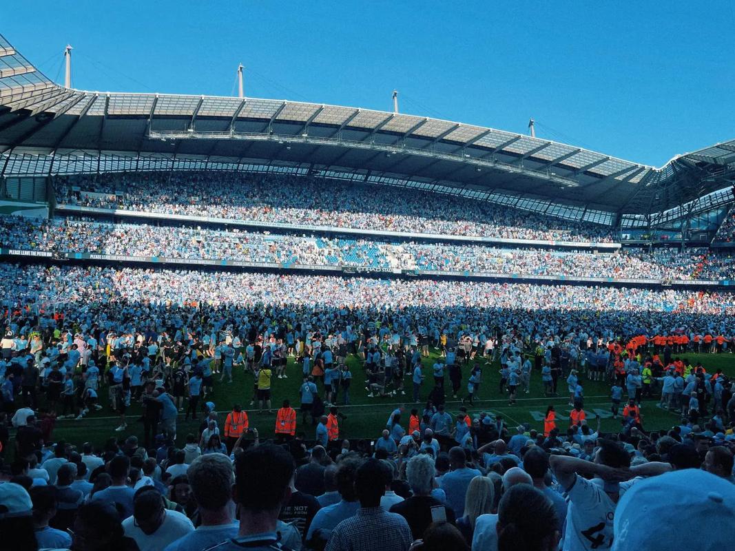 43.3米超远吊射破门，亚当斯创造本赛季英超最远距离进球（亚当斯43.3米超级吊射，刷新本赛季英超最远进球纪录）