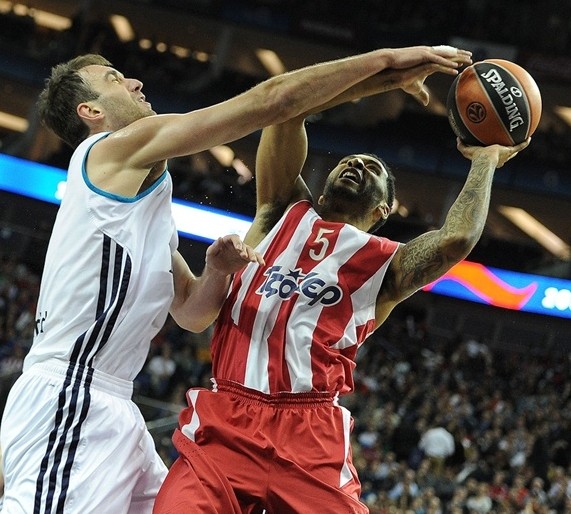 意媒：曼联只想纯租借梅努，球员本人愿意以此方式前往意甲（意媒：曼联仅愿外租梅努，球员同意以租形式赴意甲）