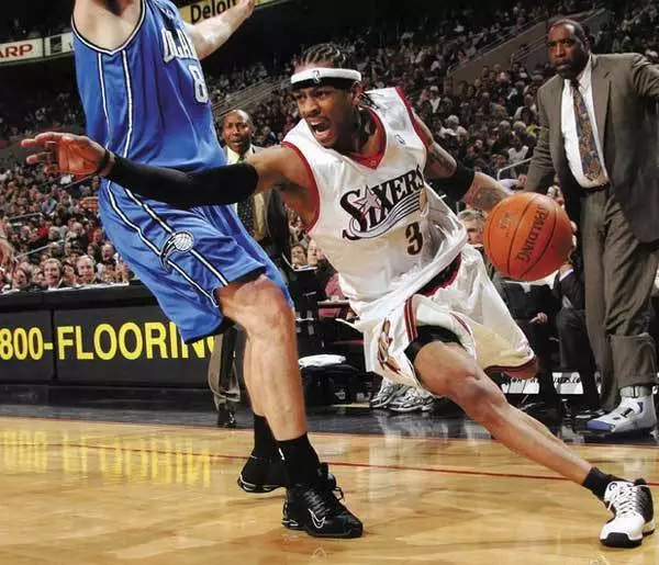 名记：安东尼·戴维斯理想下家浮现，活塞被指适配性最高（知名记者称安东尼·戴维斯理想去向浮现 活塞被评契合度最高）