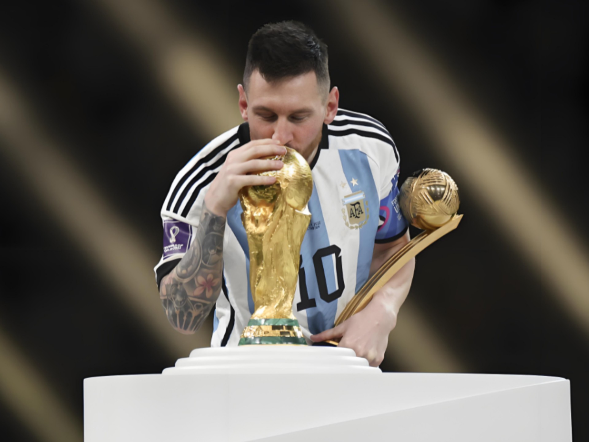 跟队：邓弗里斯脚踝疼痛未消除，可能告别2025年剩余比赛（队记：邓弗里斯脚踝伤势未愈，恐无缘2025年剩余赛程）