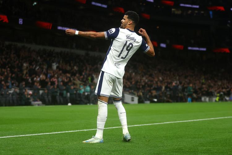 每体列足坛十大奇葩条款：博格坎普拒坐飞机；内马尔微笑条款（每体盘点足坛十大离奇条款：博格坎普拒乘飞机；内马尔微笑奖金）