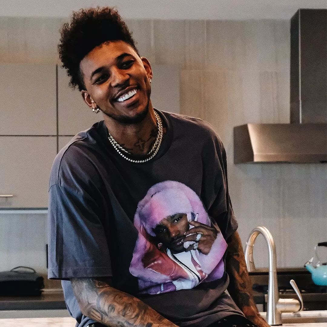 英超-利物浦客场2-1九人热刺，伊萨克破门，西蒙斯罗梅罗染红（英超：利物浦客场2-1力克九人热刺，伊萨克破门，西蒙斯与罗梅罗染红）