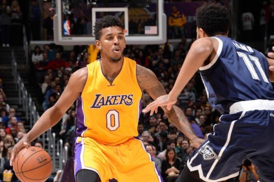 越媒：越南归化30岁原巴西籍中卫古斯塔沃，他将改名为杜飞龙（越南媒体：30岁前巴西籍中卫古斯塔沃入籍越南，更名杜飞龙）