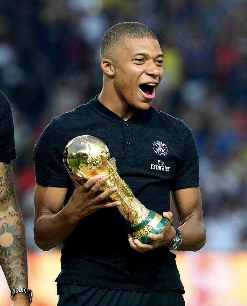 爵士逆转功臣！乐福15中8得到20分8篮板（乐福15投8中砍20分8篮板，助爵士完成逆转）