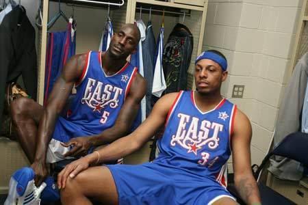 西甲：皇马客场1-1战平比利亚雷亚尔（西甲：皇马客场与比利亚雷亚尔1-1握手言和）