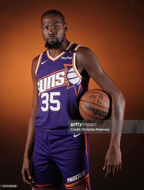 广东vs青岛前瞻：萨姆纳对决韦瑟斯庞，广东主场冲击4连胜（广东主场迎战青岛：萨姆纳对垒韦瑟斯庞，剑指四连胜）