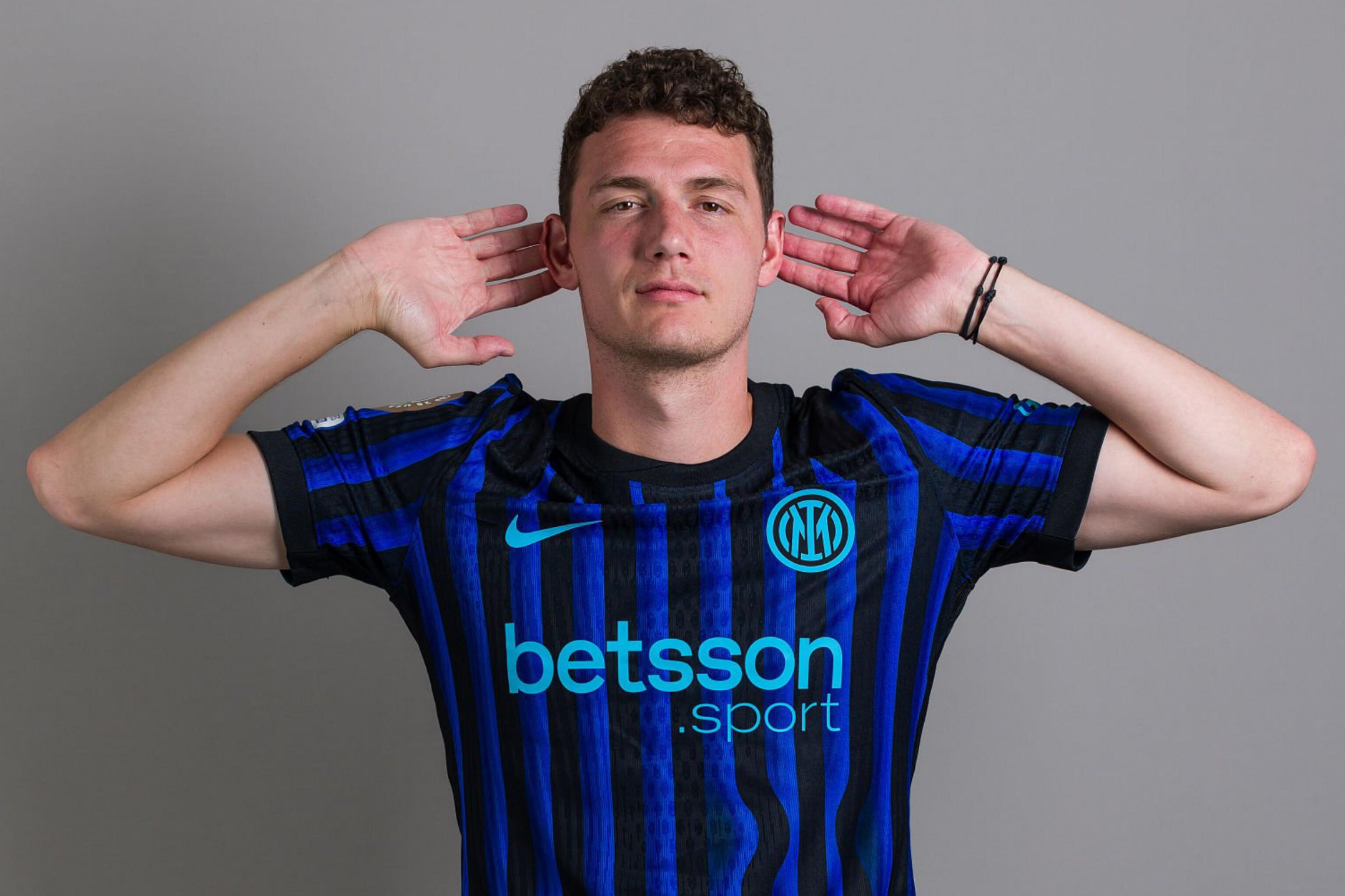 曼联1-1西汉姆再失进前5良机！习惯性疲软，阿莫林冬窗买人也不够（曼联1-1憾平西汉姆，冲前五再受阻；疲软成惯性，阿莫林冬窗补强难解渴）