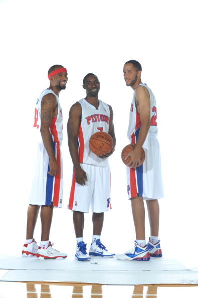 萨隆替补登场，展现高效表现（萨隆替补上阵，高效表现抢眼）